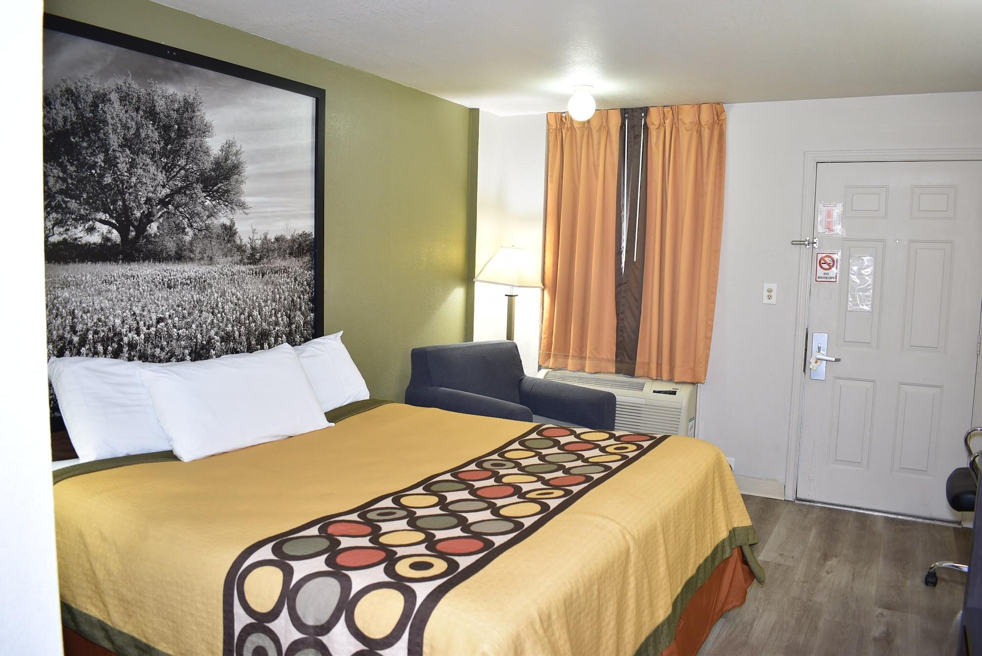 Super 8 By Wyndham Fredericksburg Hotel Bagian luar foto