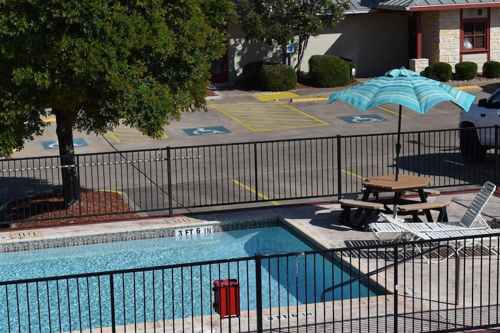Super 8 By Wyndham Fredericksburg Hotel Bagian luar foto