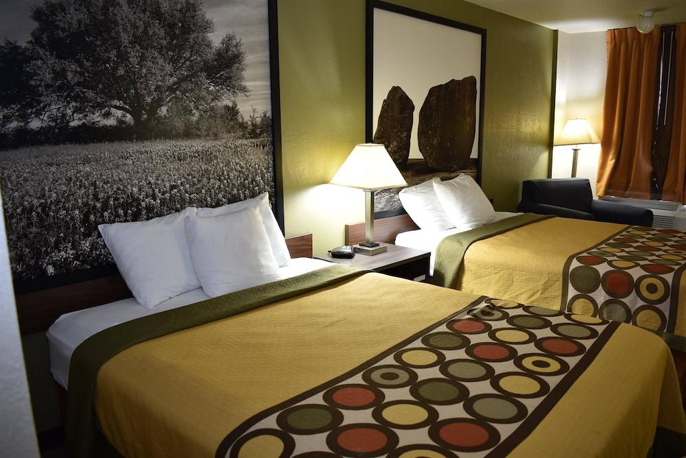 Super 8 By Wyndham Fredericksburg Hotel Bagian luar foto