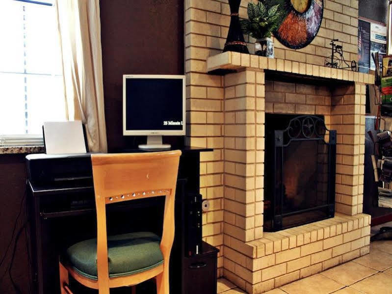 Super 8 By Wyndham Fredericksburg Hotel Bagian luar foto