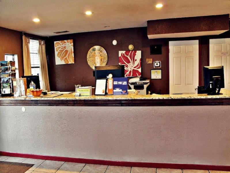 Super 8 By Wyndham Fredericksburg Hotel Bagian luar foto